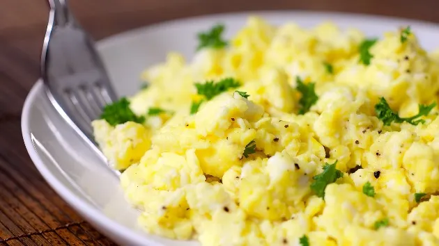 Cum să faci cea mai bună omletă. 5 paşi simpli pentru un rezultat garantat