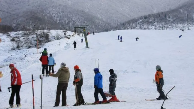Tragedie pe o pârtie de schi din Păltiniş: un turist şi-a pierdut viaţa