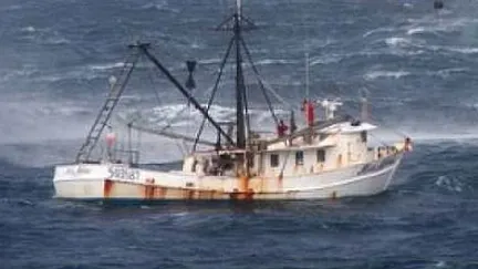Un român a murit, iar alți doi sunt dispăruți, după scufundarea unui pescador în M. Adriatică