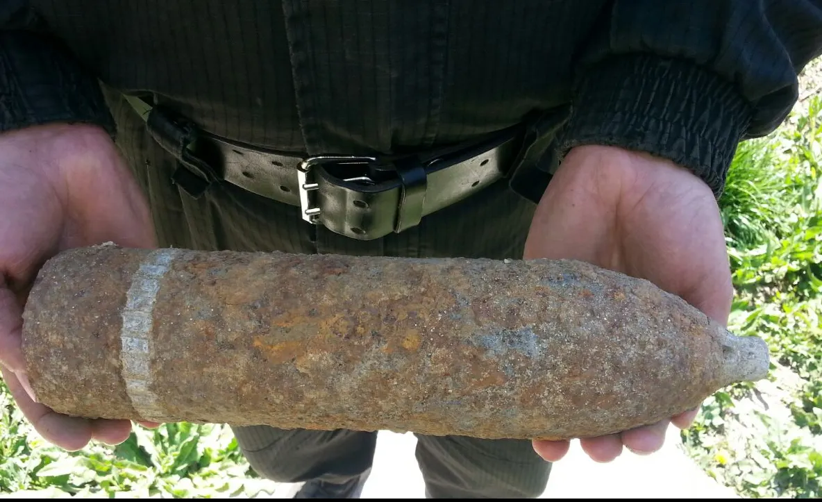 Proiectil neexplodat, găsit la o fermă din judeţul Constanţa. Autorităţile, în alertă 