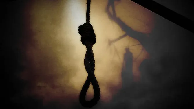 O fată de 14 ani din Vrancea, găsită spânzurată. Ce a scris în biletul de adio