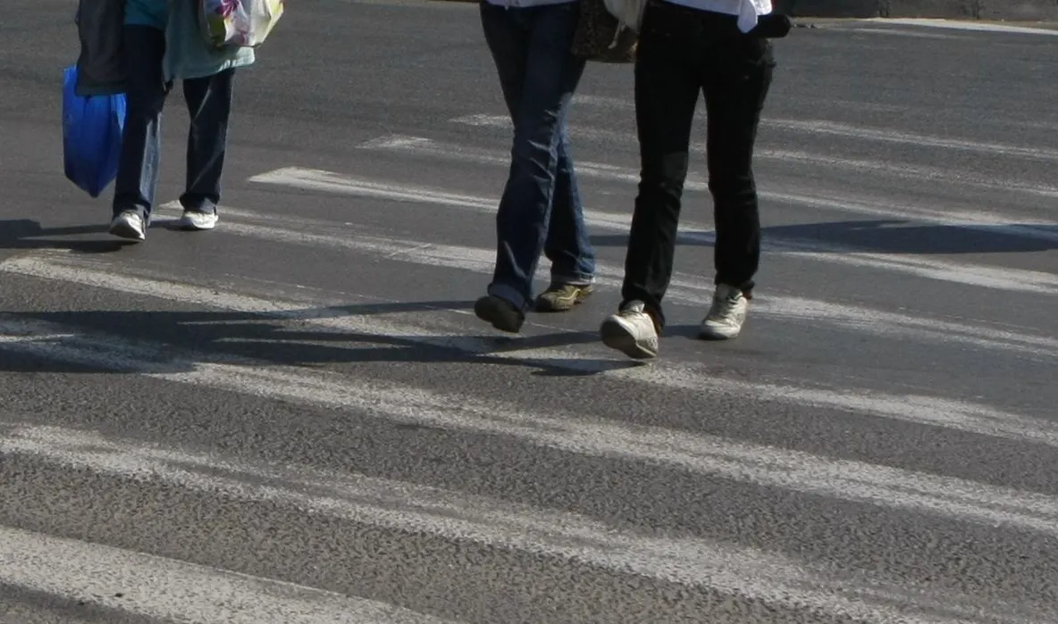 Femeie accidentată grav, pe o trecere de pietoni 