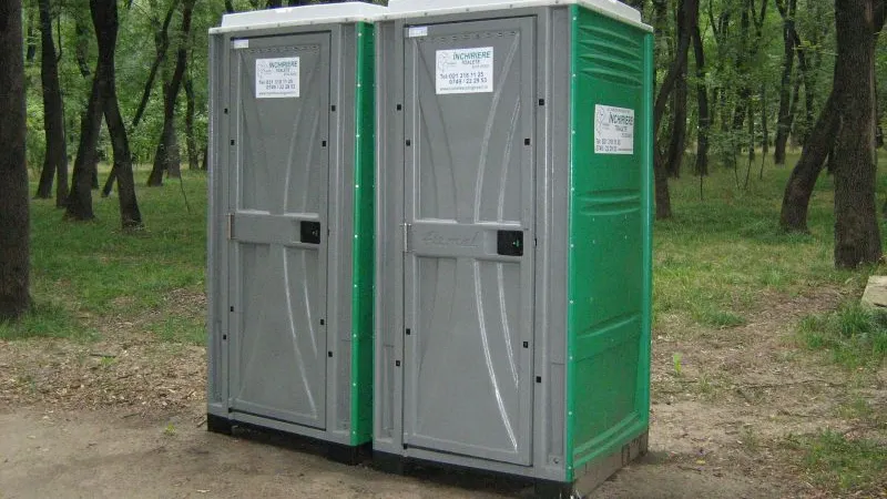 Primăria Bacău a plătit sute de mii de lei pentru toalete ecologice care nu pot fi folosite 