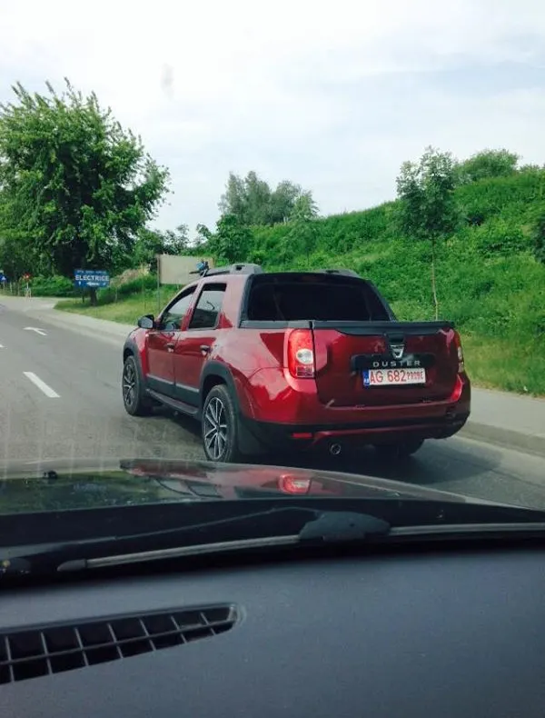 Cum arată Dacia Duster Pick-Up cu dublă cabină