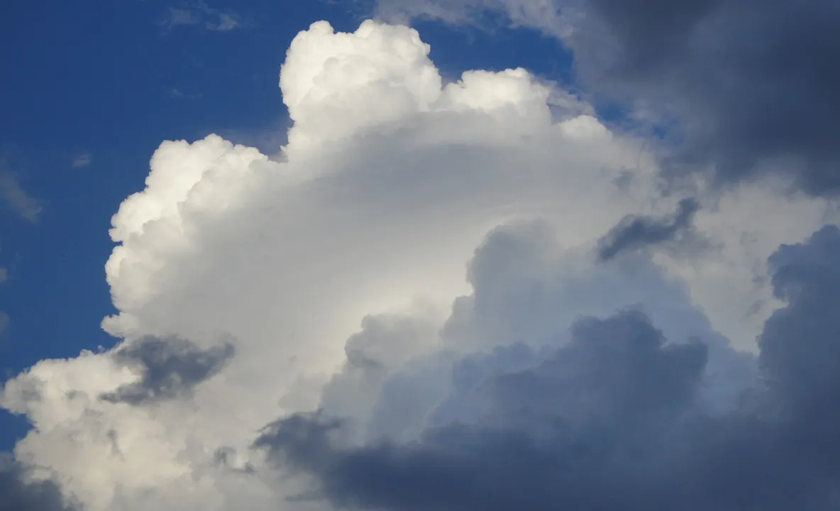 Prognoza meteo pentru trei zile: vreme răcoroasă, instabilă și ploi însoțite de descărcări electrice