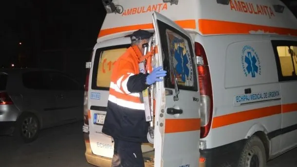 Copil de 7 ani, cu handicap, mort după ce a căzut de la etaj