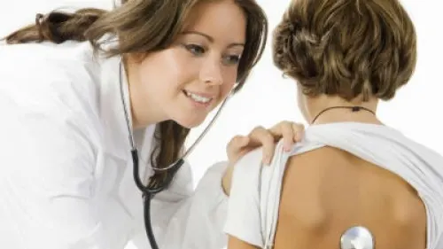 Legătura neştiută până acum dintre astmul la copii şi alergia la alune şi arahide