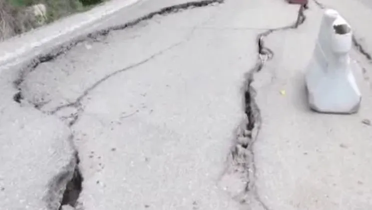 Alunecările de teren fac ravagii în județul Dâmbovița. Imagini înspăimântătoare 