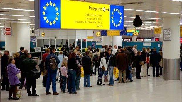 "Românii sunt nişte gunoaie" - declaraţia scandaloasă a unui politician britanic
