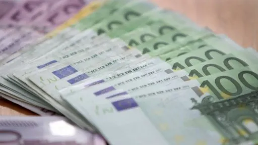 Româncă bătută de un poliţist primeşte daune de 11.000 de euro după ce s-a plâns la CEDO