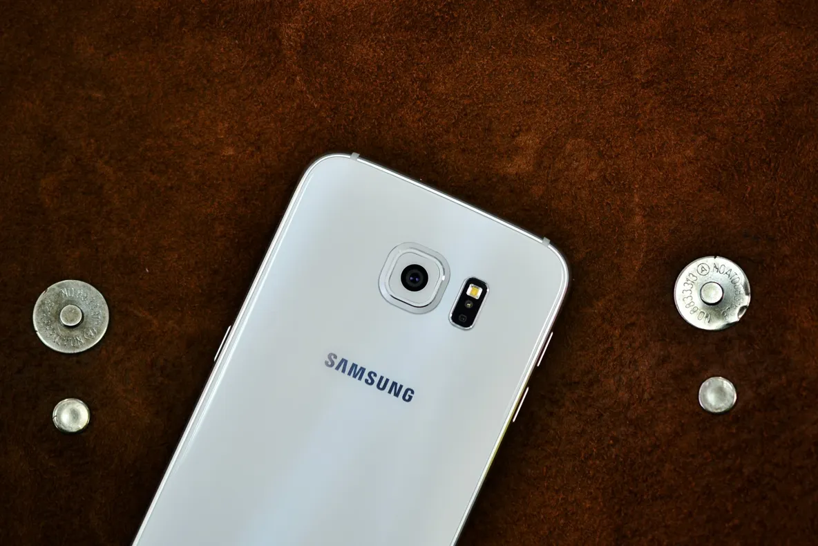 Samsung a copiat până și reclamele Apple!