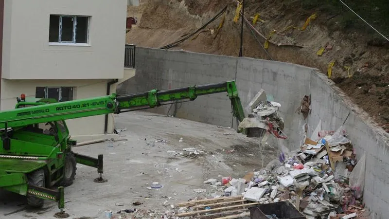 Proiect de lege. Amenzi pentru cei care aruncă gunoaiele pe geamul apartamentului sau din mașină