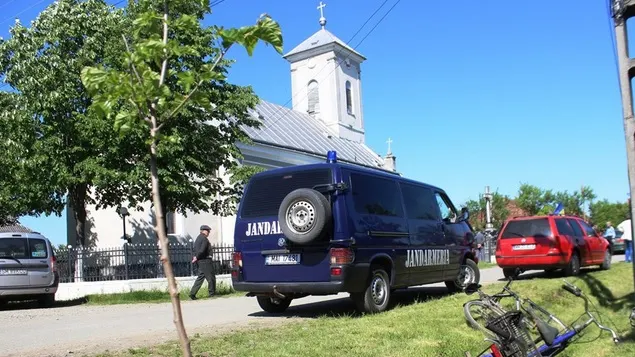 Preot, scos cu jandarmii din biserică. Ce s-a întâmplat?