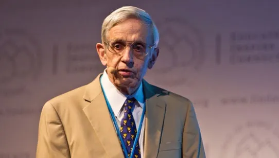 John Nash, matematicianul care a inspirat filmul "A Beautiful Mind", ucis într-un accident de mașină