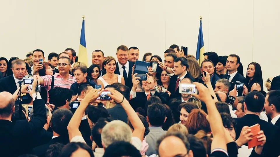 Klaus Iohannis, fotografie impresionantă, alături de românii din Milano. Ce le-a transmis