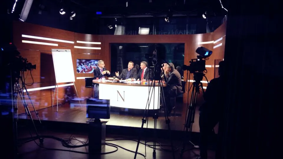 Un cameraman Naşul TV şi un jurnalist HotNews s-au luat la bătaie! Robert Turcescu i-a desparţit