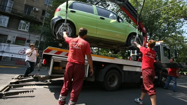 Ridicarea mașinilor în baza deciziei consiliilor locale este ilegală, a decis ICCJ