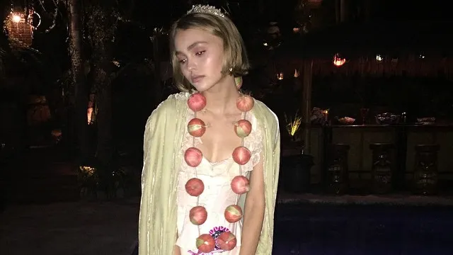 Cum arată fiica lui Johnny Depp şi a Vanessei Paradis. Şi-a sărbătorit aniversarea de 16 ani
