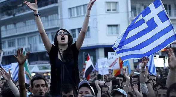 Proteste la Atena. Grecii nu vor să audă de austeritate, deși sunt cu un pas în groapă
