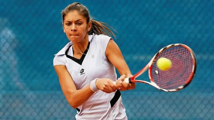 Andreea Mitu a produs o surpriză de proporţii în meciul cu nr.7 WTA, Lucie Safarova