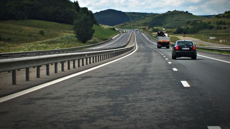Ponta renunţă la perioada de recuperare şi inaugurează autostrada care leagă România de Ungaria