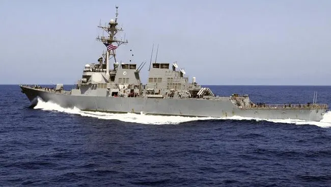 Distrugător american, filmat de ruşi în Marea Neagră