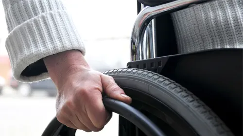 Salariile persoanelor cu dizabilități scad cu 7% din cauza revoluției fiscale