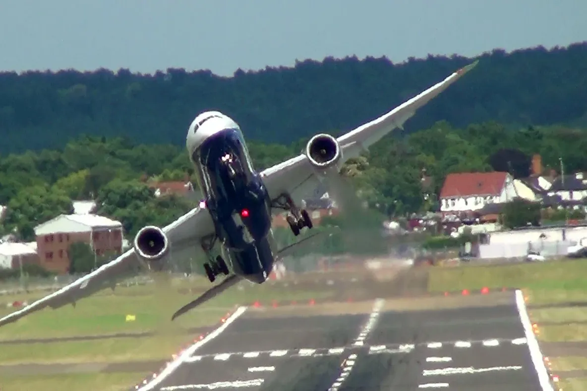 Ce poate să facă noul avion Boeing 787 Dreamliner