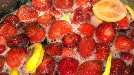 Cea mai frecventă greșeală pe care o faci când prepari dulceață de căpșuni sau cireșe 