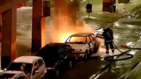 Explozie în Buzău: Un mort şi 3 răniţi. Au încercat să sudeze rezevorul unei maşini