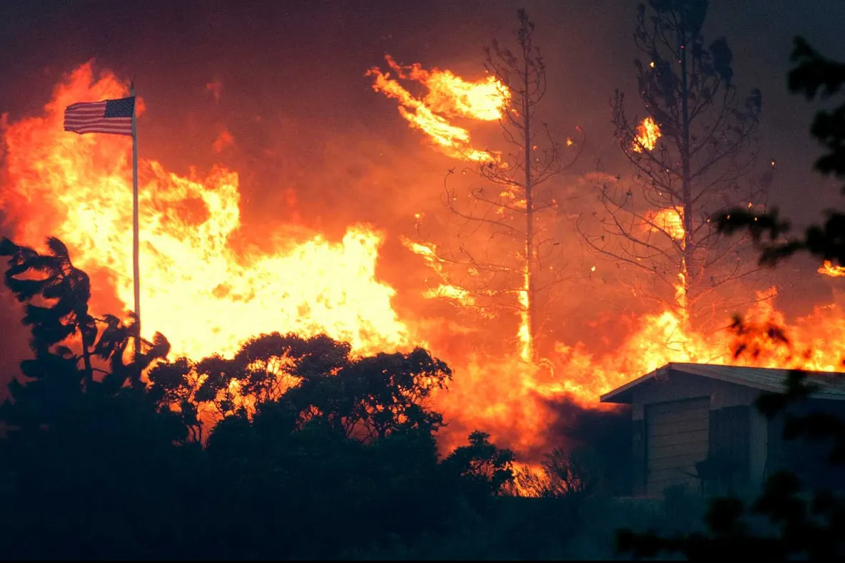 Incendiul din Washington: 23 de case şi 3 mall-uri au fost distruse