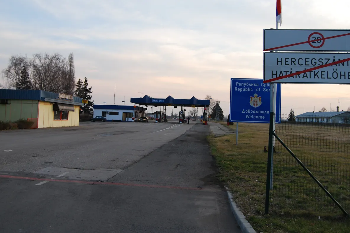 Ungaria va construi un gard de-a lungul frontierei cu Serbia pentru a opri imigrația ilegală
