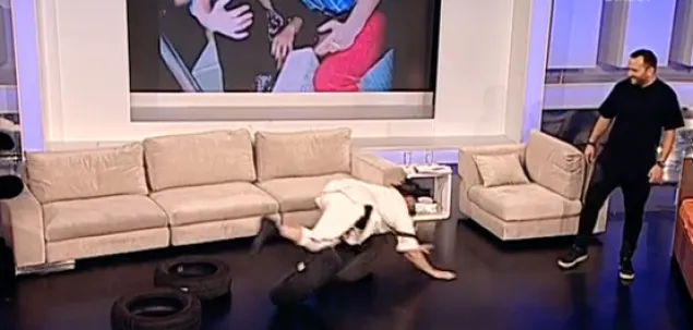 Moment penibil! What's up a căzut în direct: "Prezentatorul emisiunii s-a panicat: "Esti bine?"