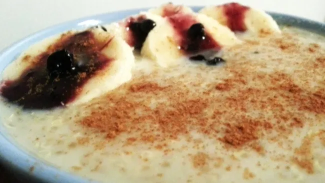 Delicios! Cum sa prepari budinca de quinoa cu fructe