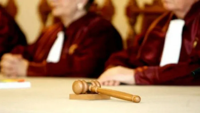 CCR: Echilibrul dintre interesul public şi cel individual, afectat în cazul arestului la domiciliu