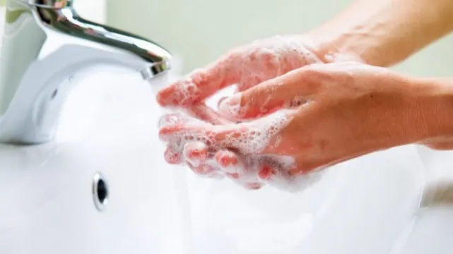 Cele mai mari greşeli pe care le faci când te speli pe mâini 