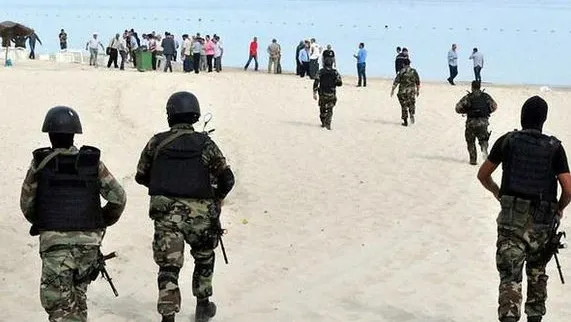 Anunțul MAE după atacul terorist din Tunisia, soldat cu zeci de morți. 298 de români se află acolo