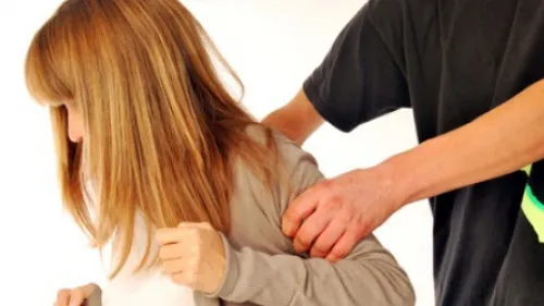 Tânără violată şi bătută cu bestialitate în Sibiu