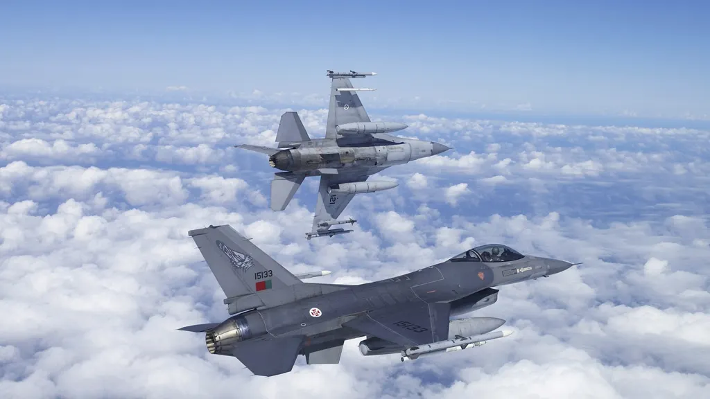 Militarii au sărbătorit Ziua Aviaţiei Române. Bucureştiul a fost survolat de avioane de luptă