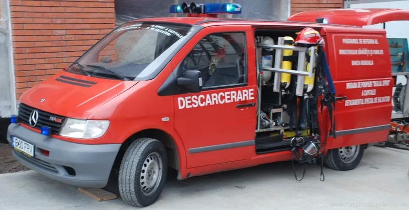 Accident cumplit în judeţul Arad: un autocar s-a izbit violent de un tramvai