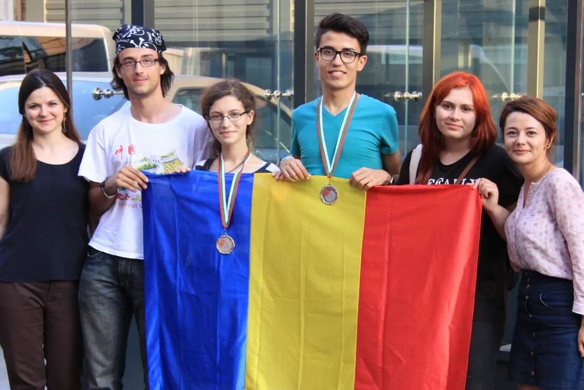 Elevii români au cucerit două medalii la Olimpiada Internaţională de Lingvistică