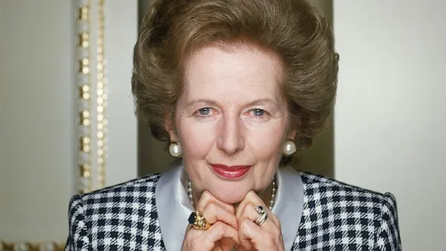 Un sărut de la Margaret Thatcher: Un şerveţel cu urmele rujului "Doamnei de Fier", scos la vânzare