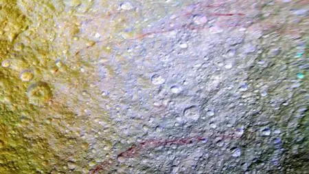 Contururi misterioase, descoperite de NASA pe un satelit al planetei Saturn