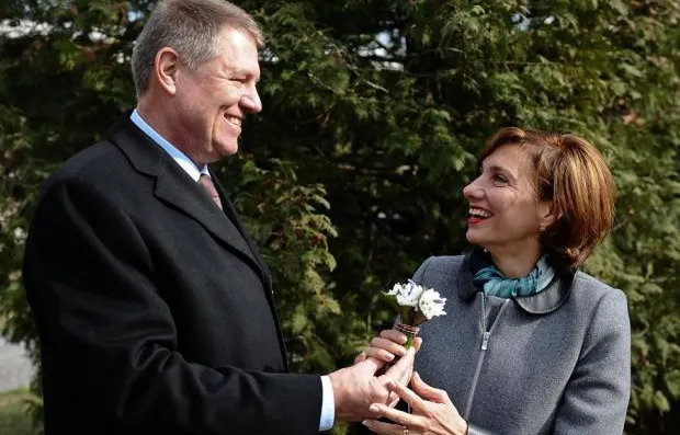 Gestul uluitor de dragoste pe care Carmen Iohannis îl face pentru soţul său