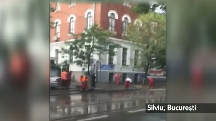 Martor ocular. Reţeta de succes a muncitorilor: asfaltul se toarnă cel mai bine pe ploaie