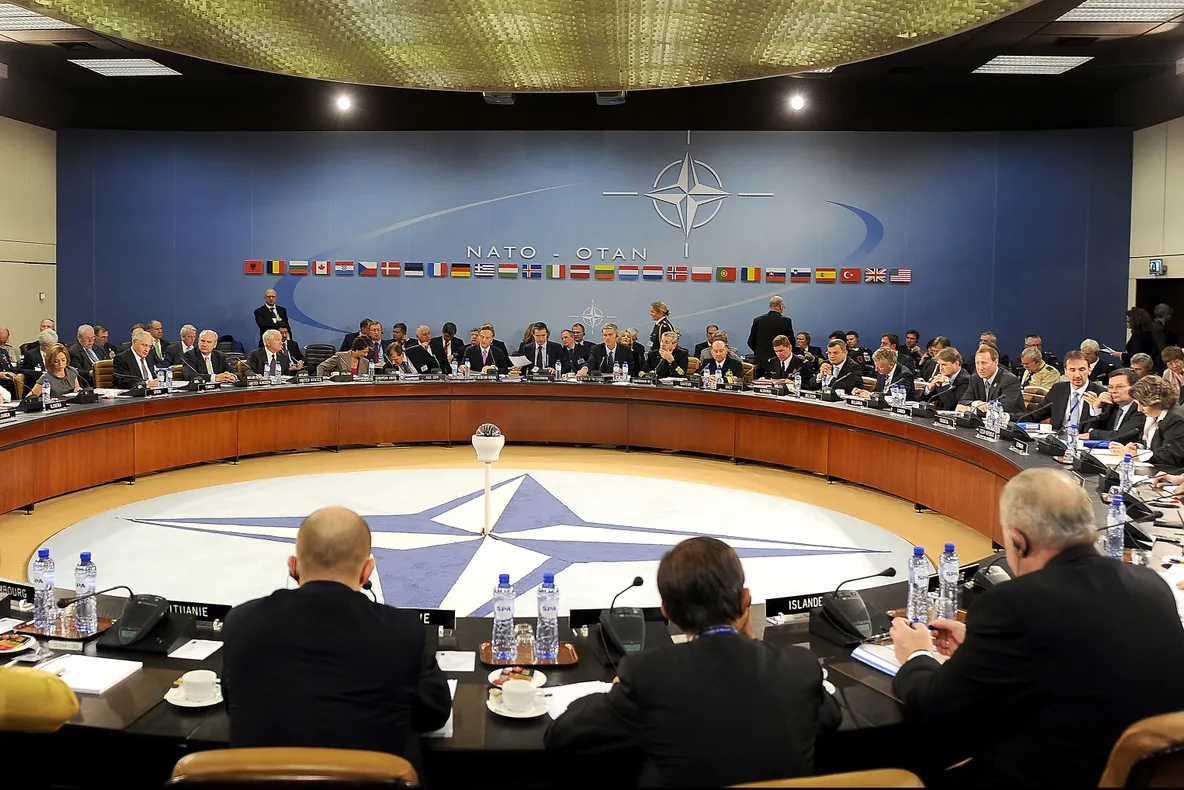 Provocările summitului NATO dedicat crizei de la frontiera turco-siriană