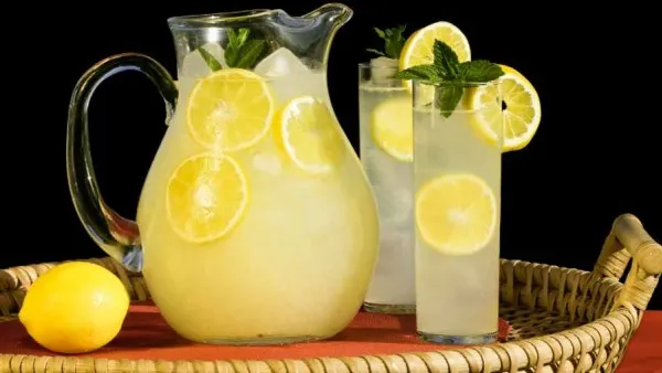 Aşa se prepară cea mai bună limonadă. Ingredientul secret