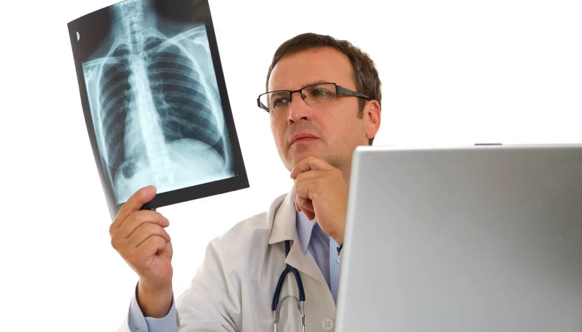 4 moduri în care medicul îţi poate face rău fără să vrea