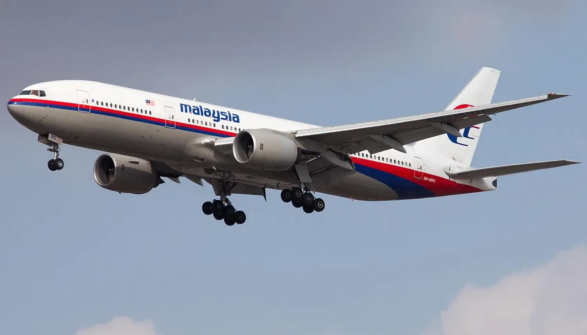 Dispariţia zborului MH370: Fragmentul de Boeing 777 a fost adus în Franţa pentru expertiză