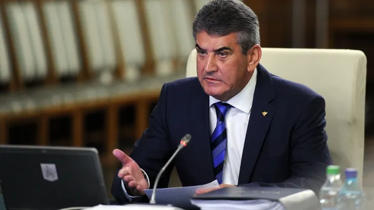 Ponta, depăşit de înlocuitorul lui, Gabriel Oprea, în două săptămâni de interimat - SONDAJ